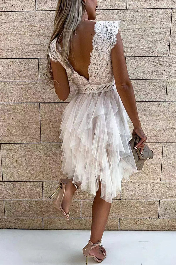 JO | V-neckline Sleeveless lace midi dress