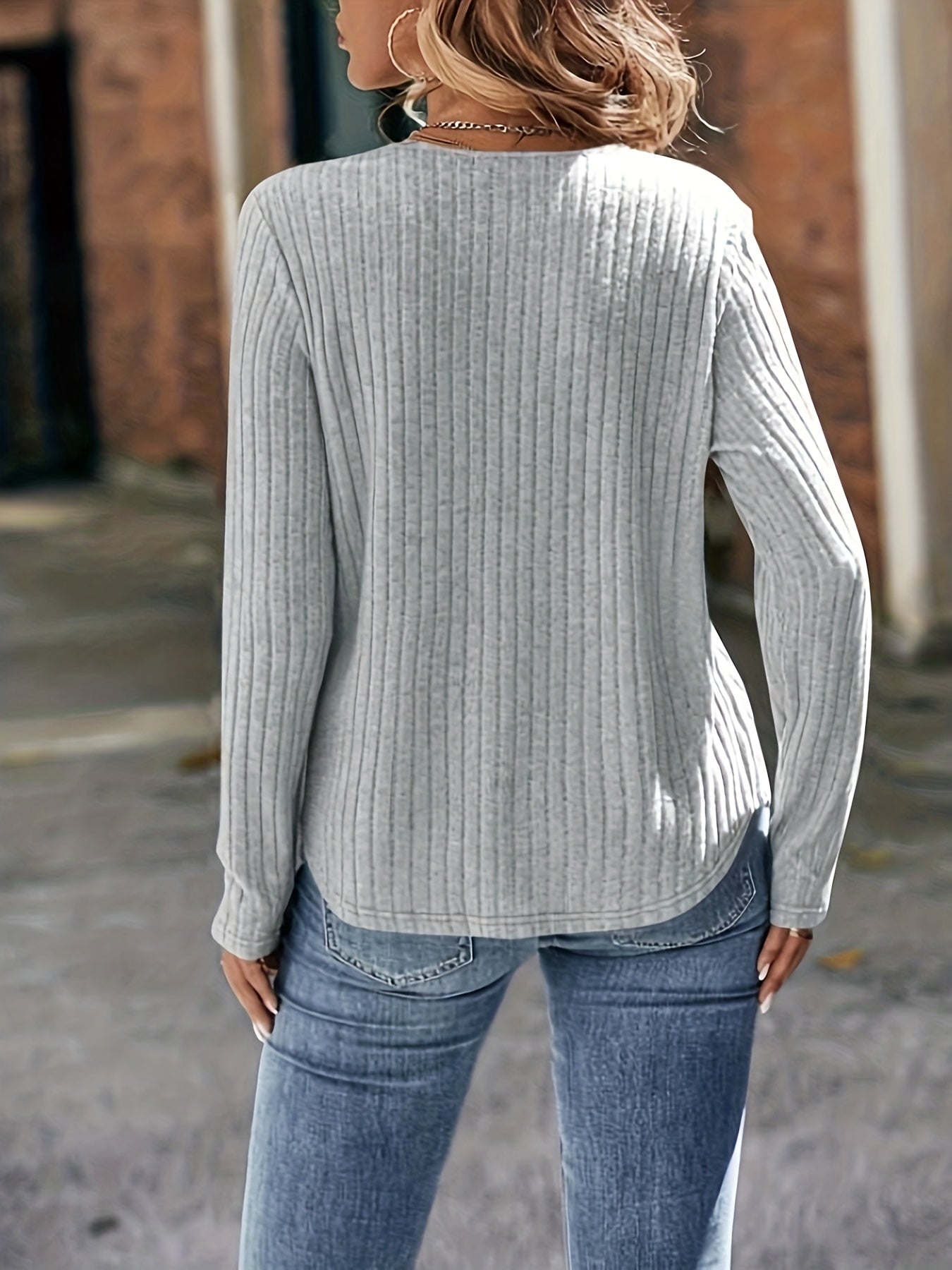 JO | Timeless, elegant winter T-shirt