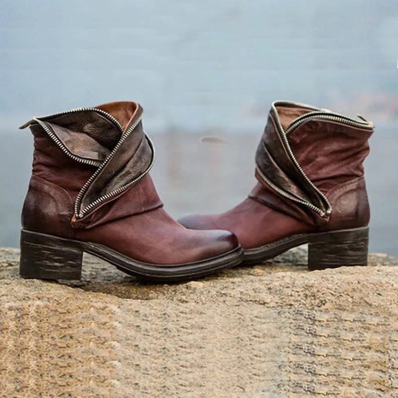 JO | Elegant, fold-over ankle boots with zipper