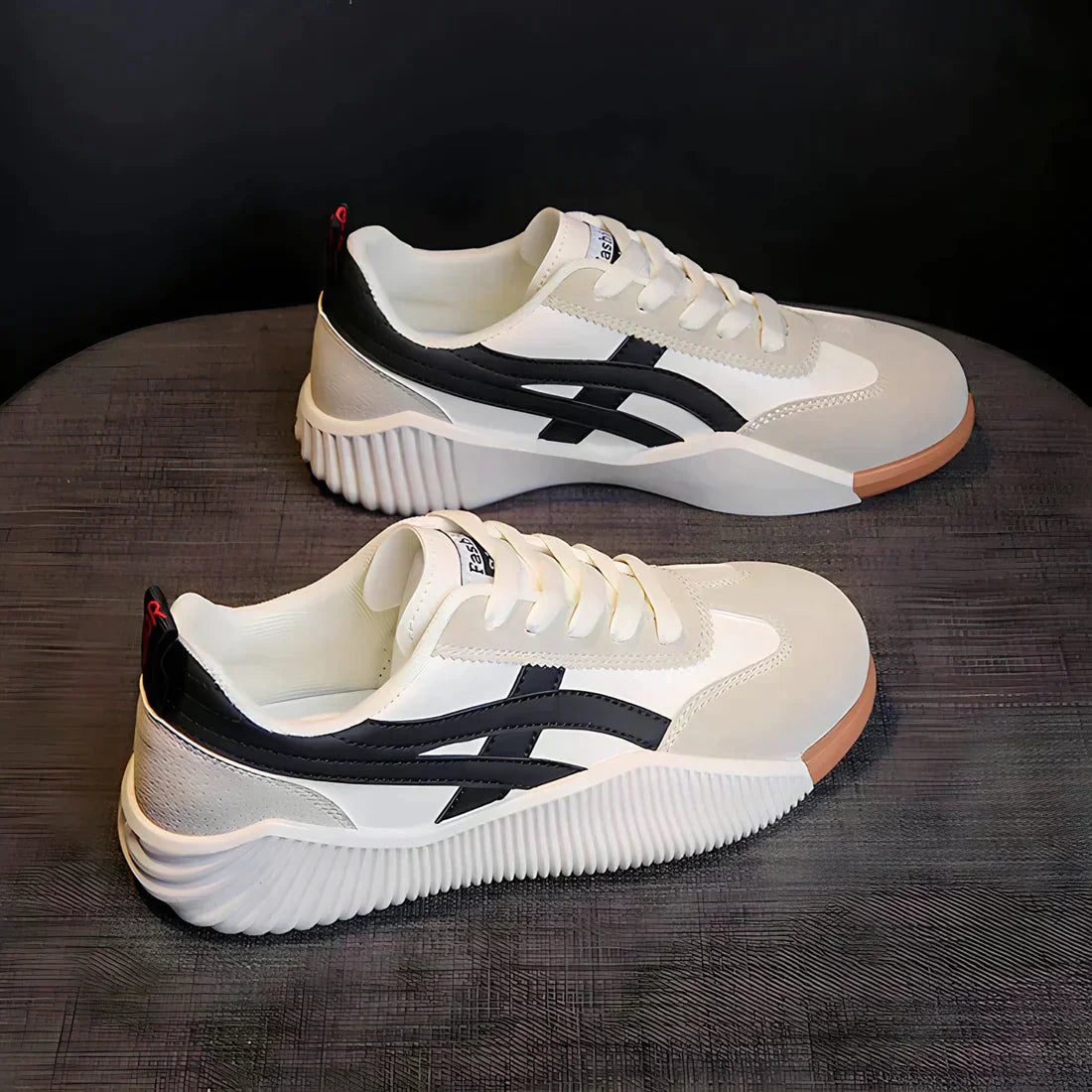 JO | Lively and cool sneakers
