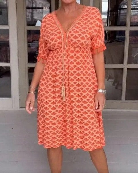 JO | Comfortable, loose-fitting midi dress with V-neckline
