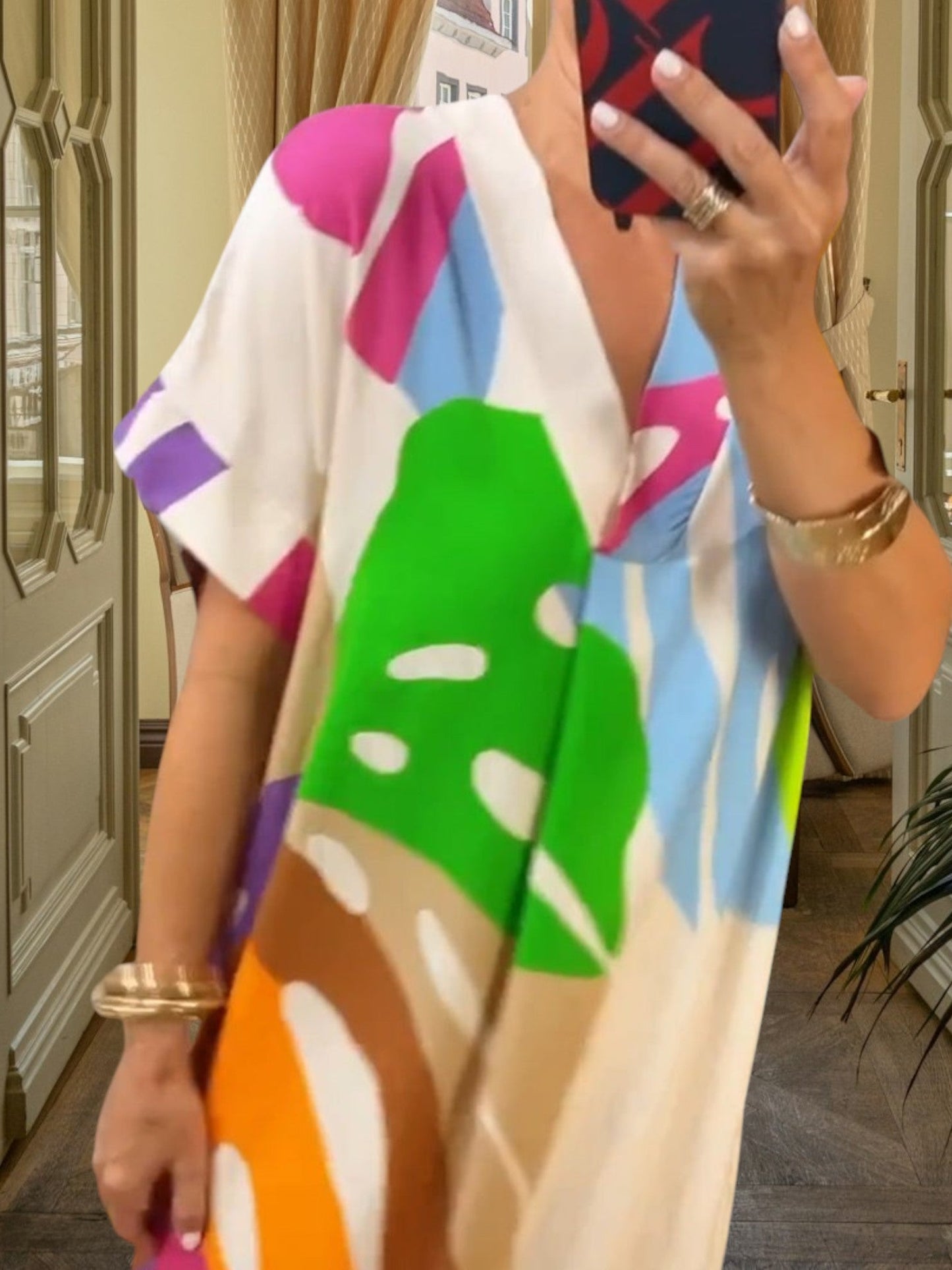 JO | Vibrant cotton blend midi dress with a V-neckline and short sleeves, ideal for spring and summer