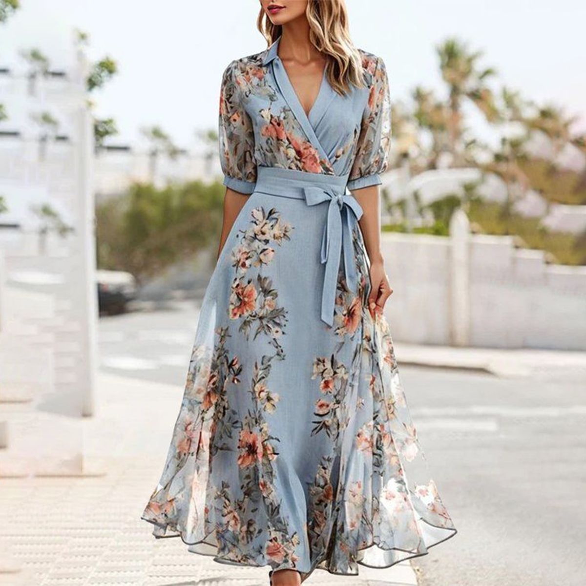 JO | Blue midi dress with short sleeves and a pointed neckline
