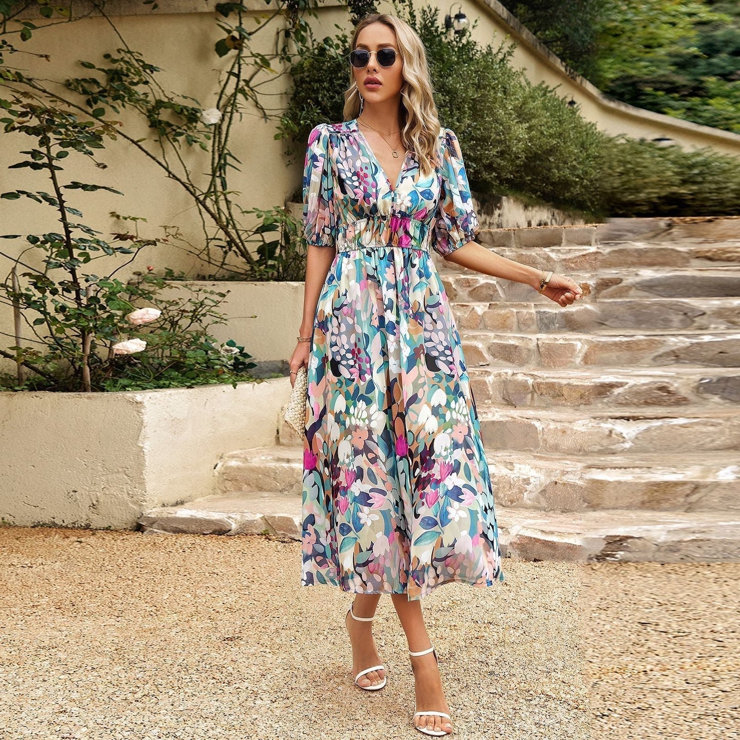 JO | Flattering midi dress with floral pattern
