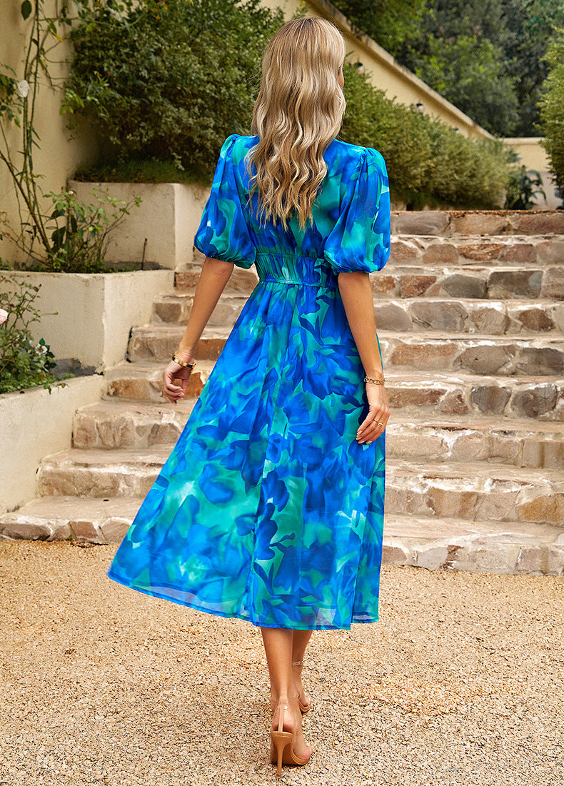 JO | Flattering midi dress with floral pattern