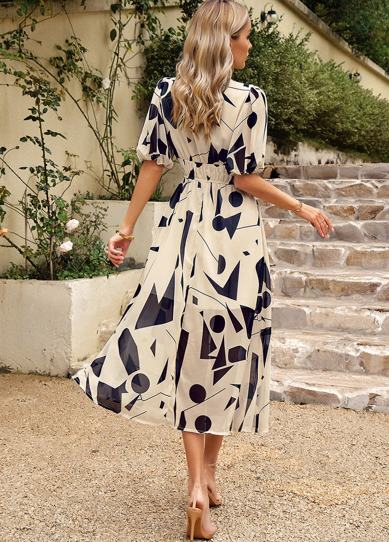 JO | Flattering midi dress with floral pattern