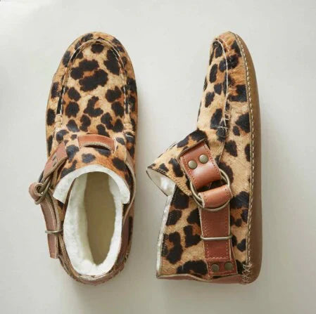 JO | Stylish ankle boots with buckle