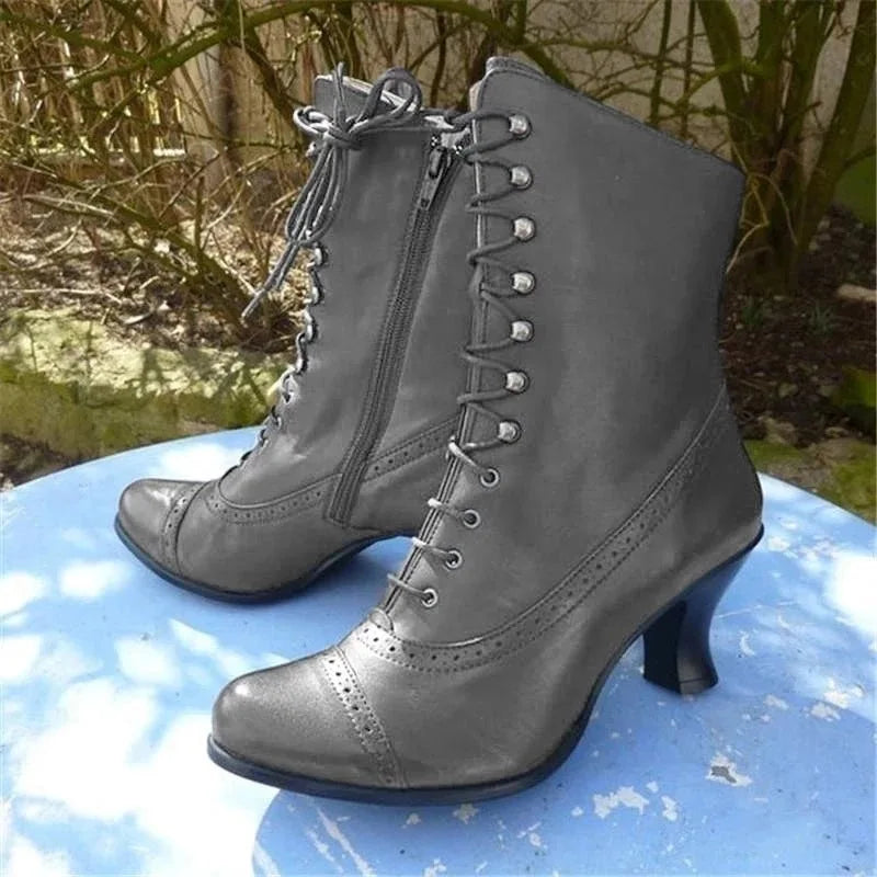 JO | Victorian lace-up boots with heel