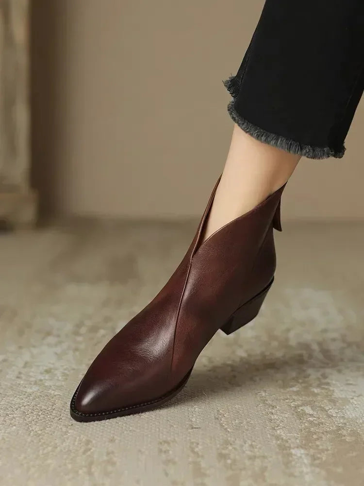JO | Tapered ankle boot with block heel
