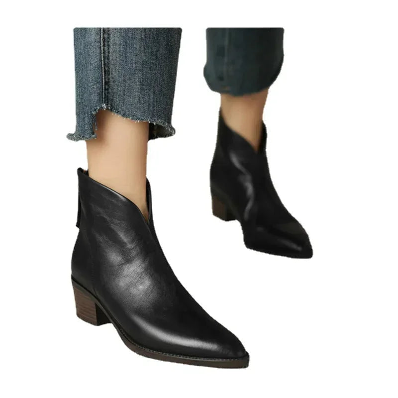 JO | Tapered ankle boot with block heel