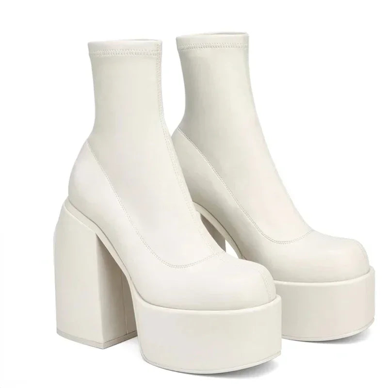 JO | Relaxed and supportive platform ankle boots