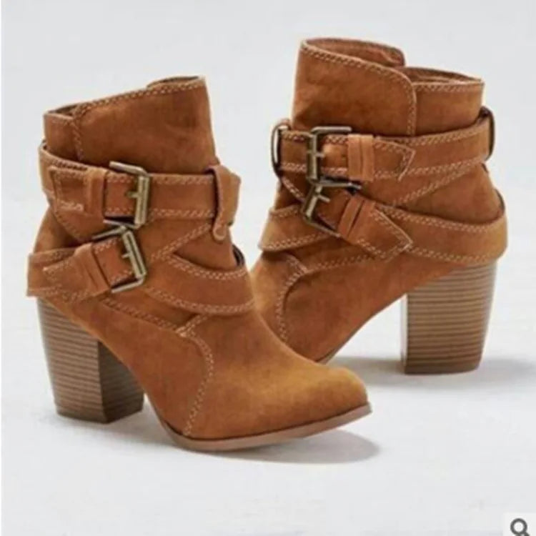 JO | Buckle ankle boots in suede with block heel