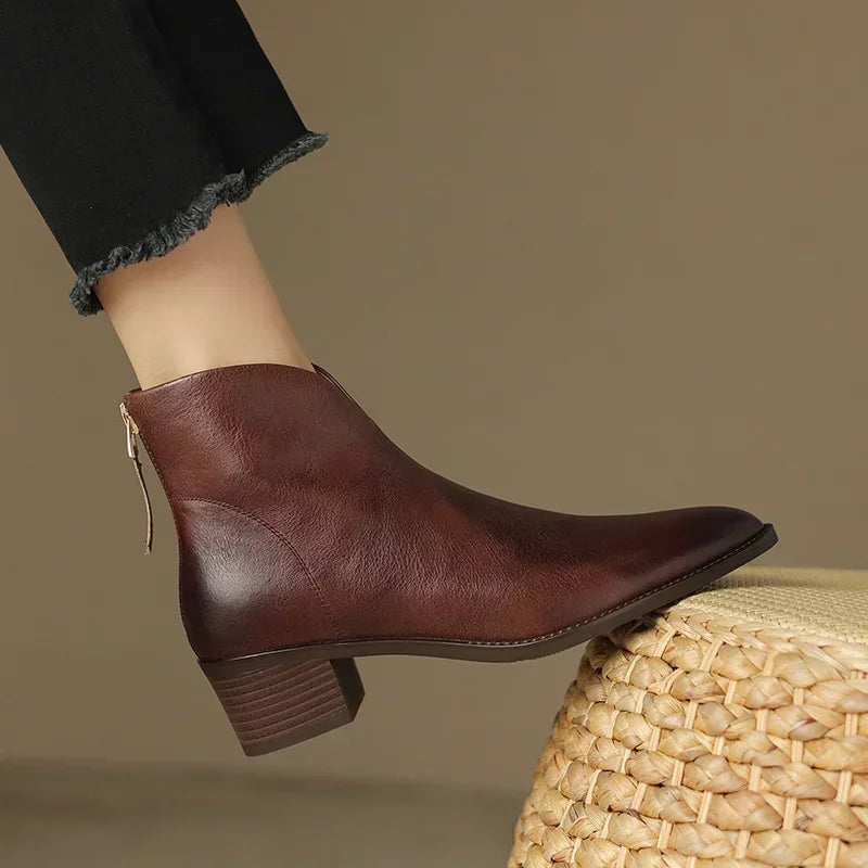 JO | Tapered ankle boot with block heel