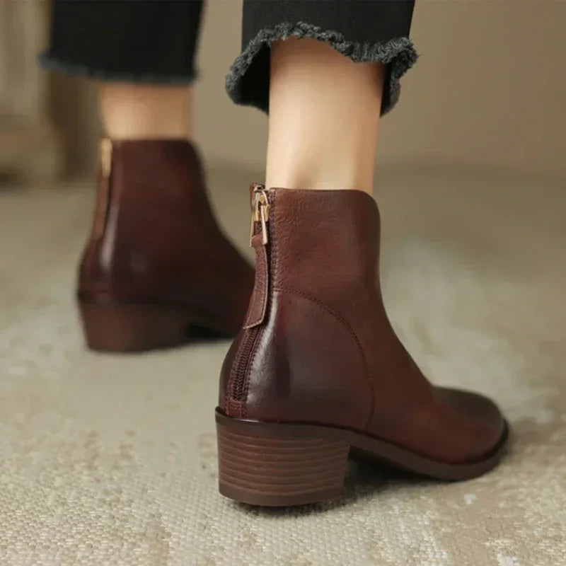JO | Tapered ankle boot with block heel
