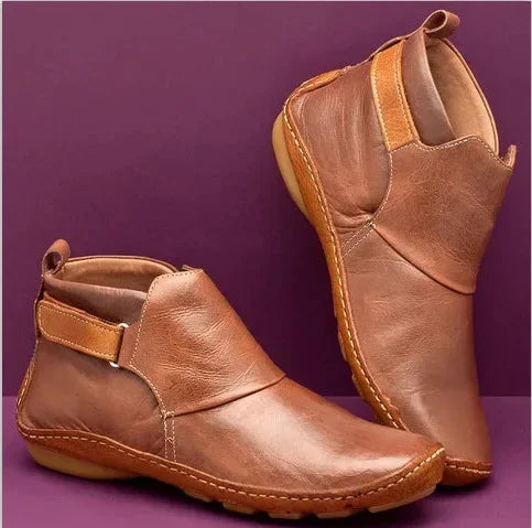 JO | leather ankle boots with contrasting trim
