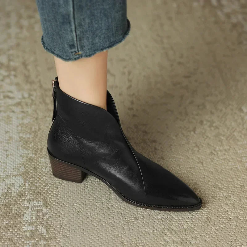 JO | Tapered ankle boot with block heel