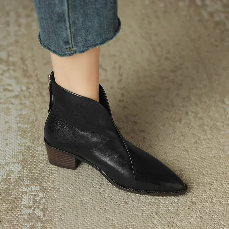 JO | Tapered ankle boot with block heel