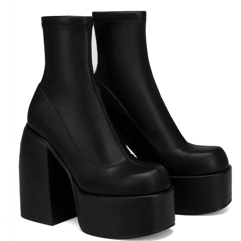JO | Relaxed and supportive platform ankle boots