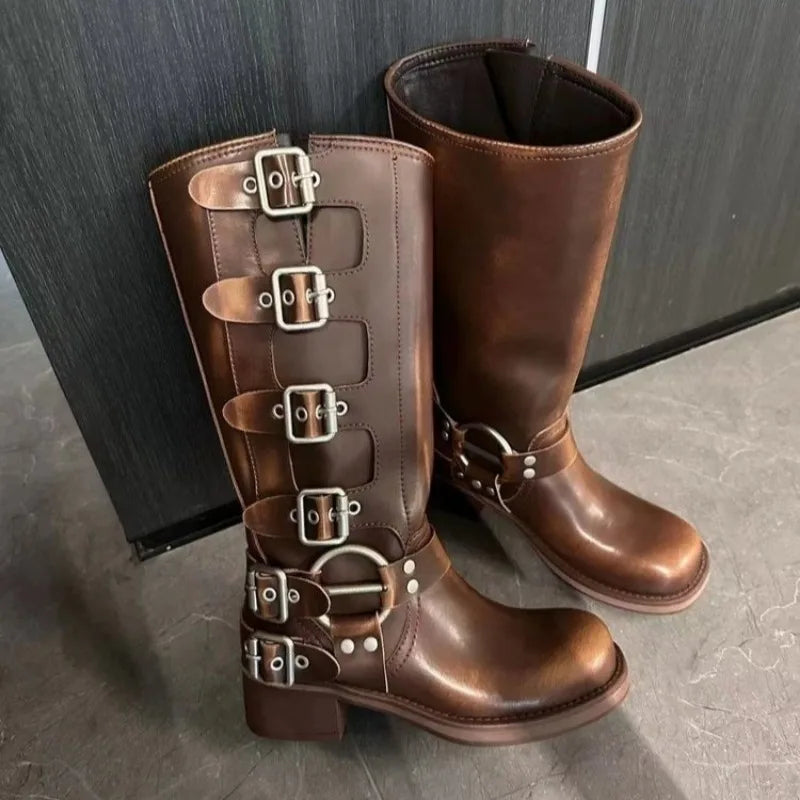 JO | Riding boots with buckle straps