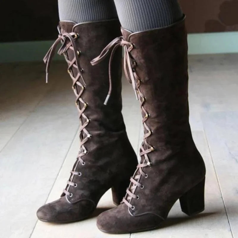 JO | Elegant knee-high lace-up boots with block heel