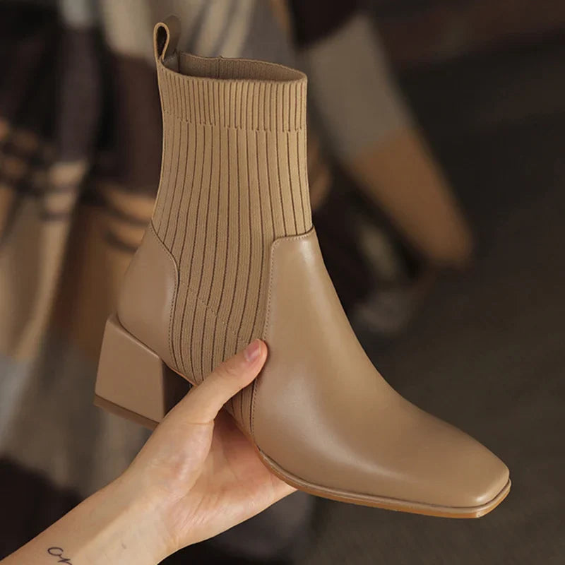 JO | Elegant knitted ankle boots