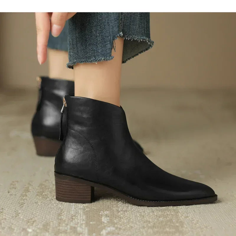 JO | Tapered ankle boot with block heel