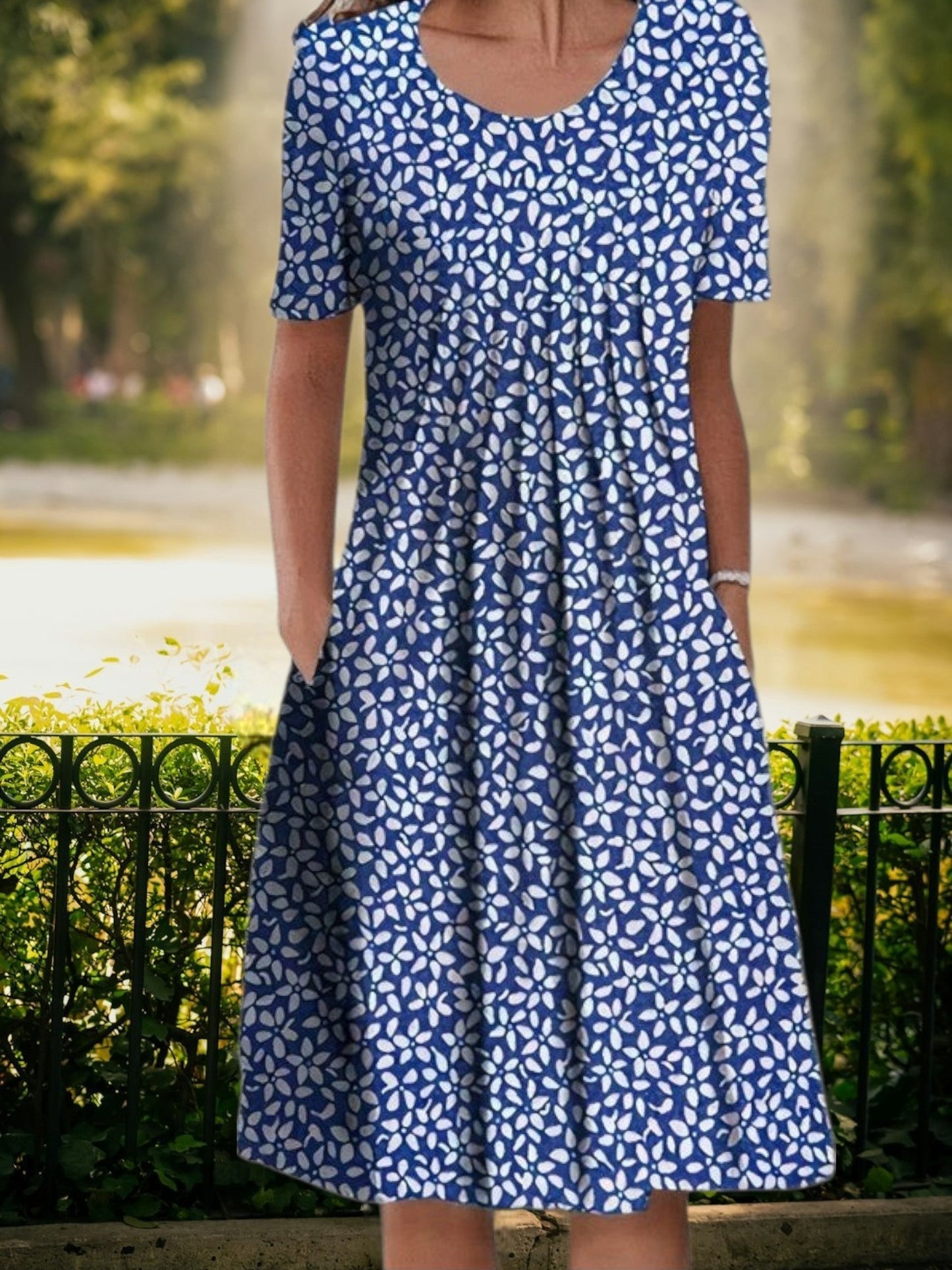 JO | Summery midi dress with a round neckline, short sleeves and a loose fit