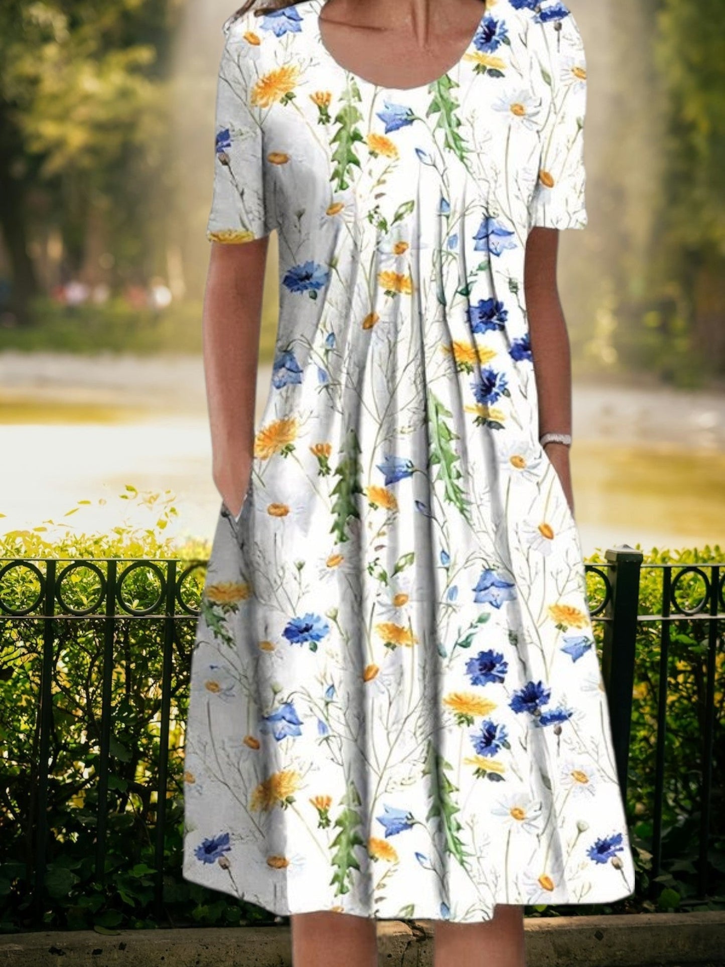 JO | Summery midi dress with a round neckline, short sleeves and a loose fit