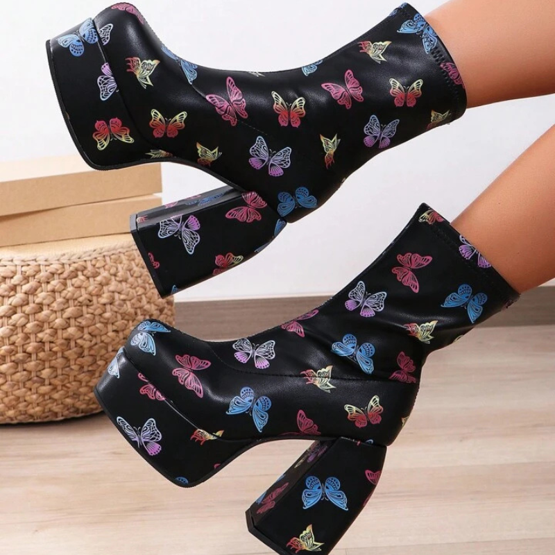 JO | Relaxed and supportive platform ankle boots