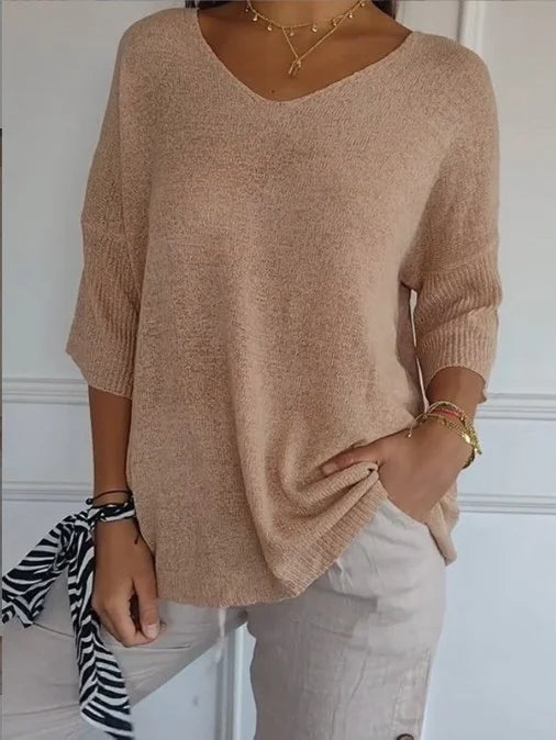 JO | Single-colored knitted top with V-neckline