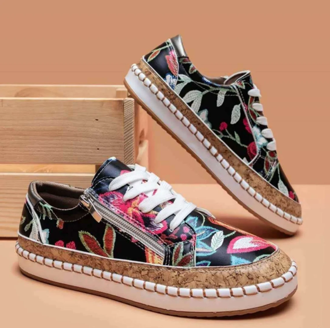 JO | Vintage-inspired and lightweight sneakers