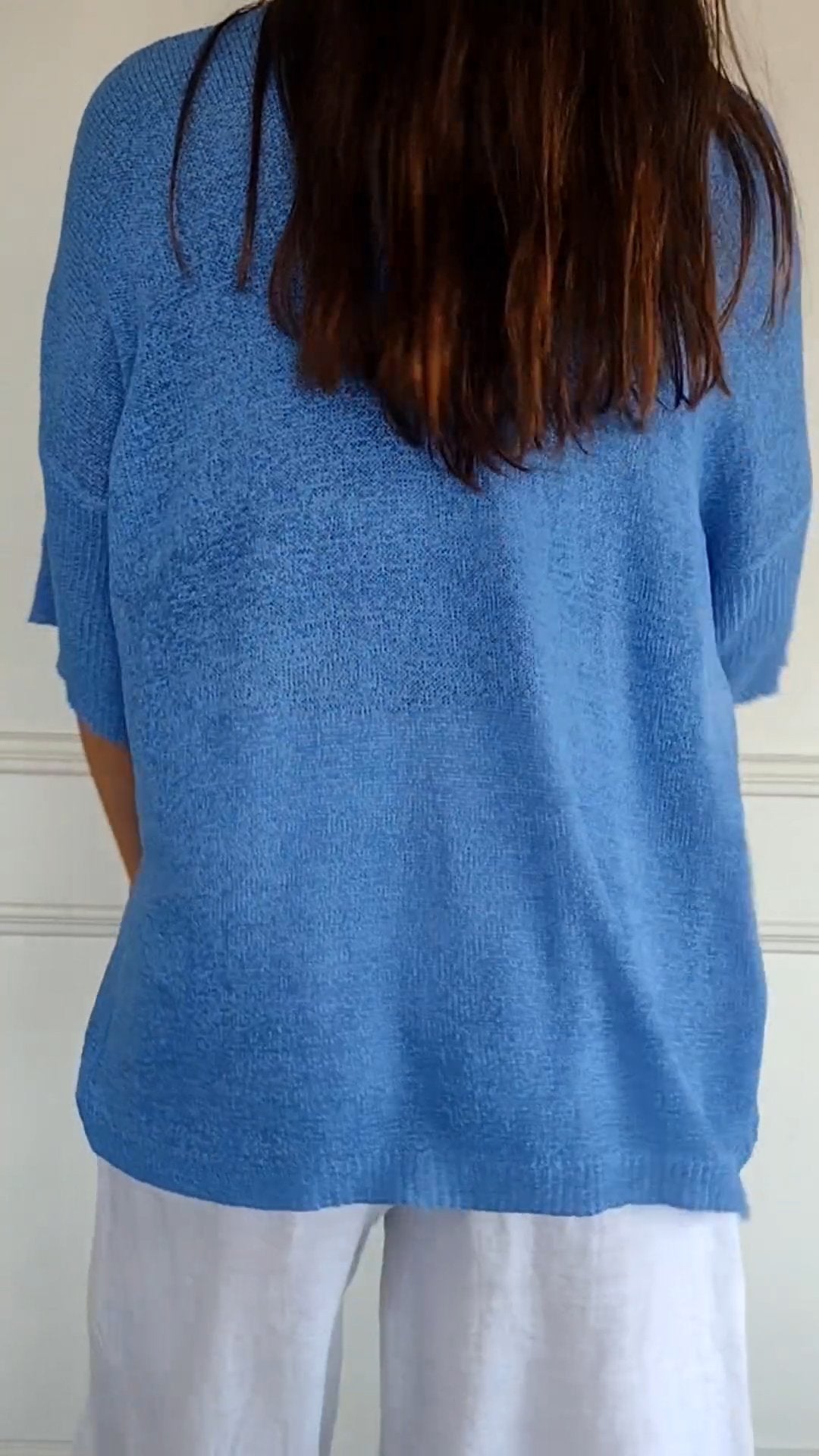 JO | Plain knitted top with V-neckline