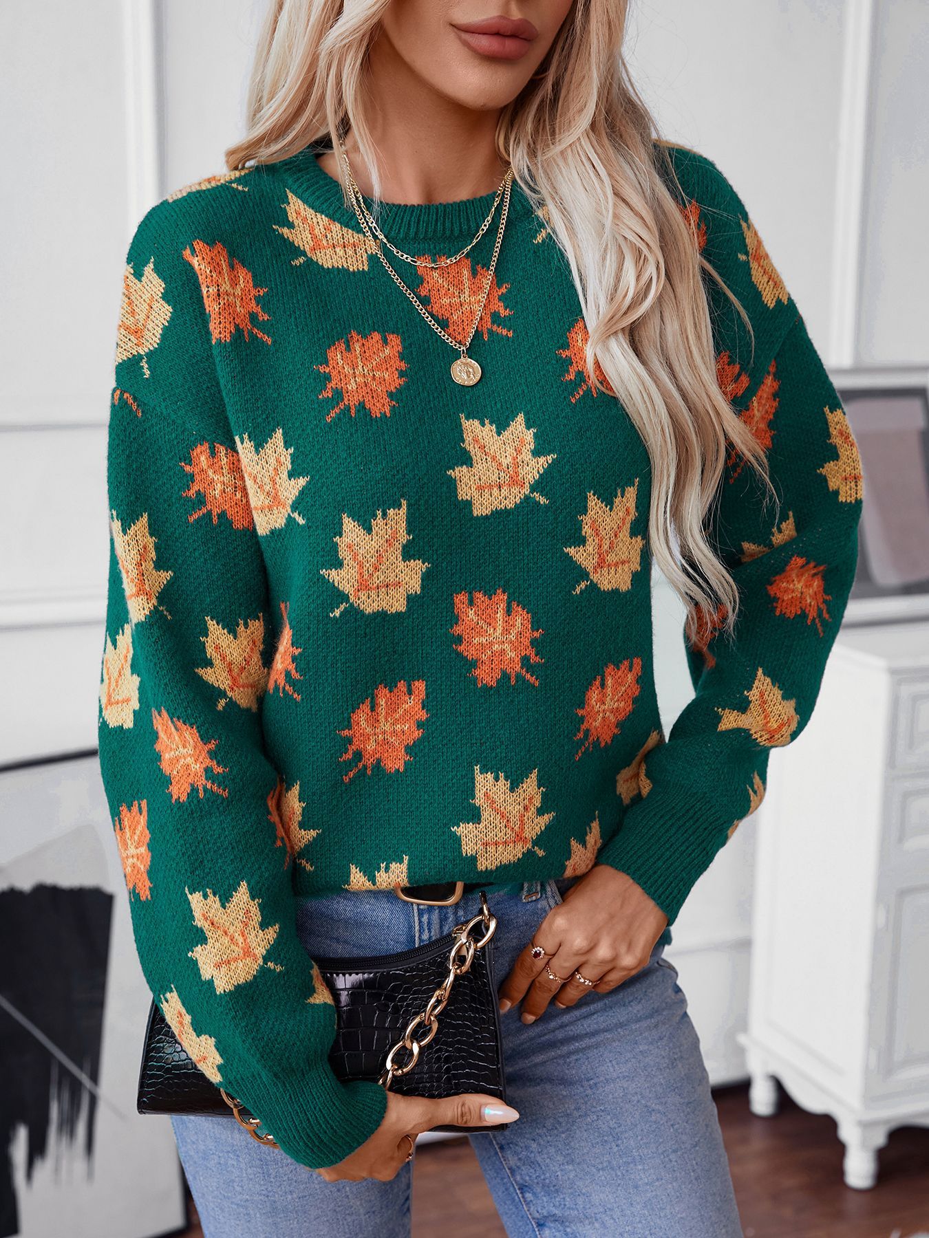 JO | Modern and fashionable winter sweater