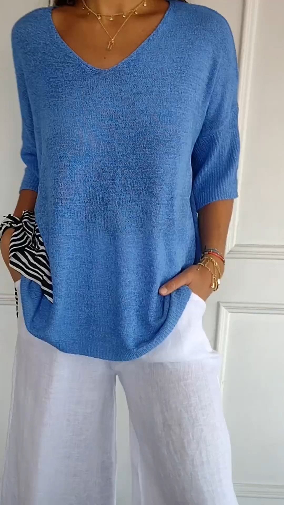 JO | Plain knitted top with V-neckline