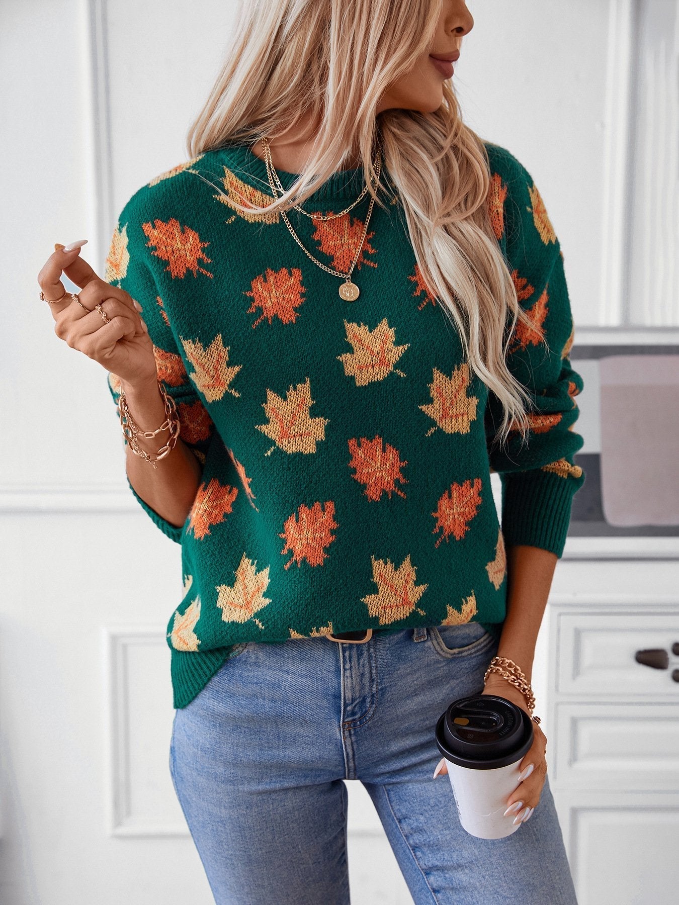 JO | Modern and fashionable winter sweater