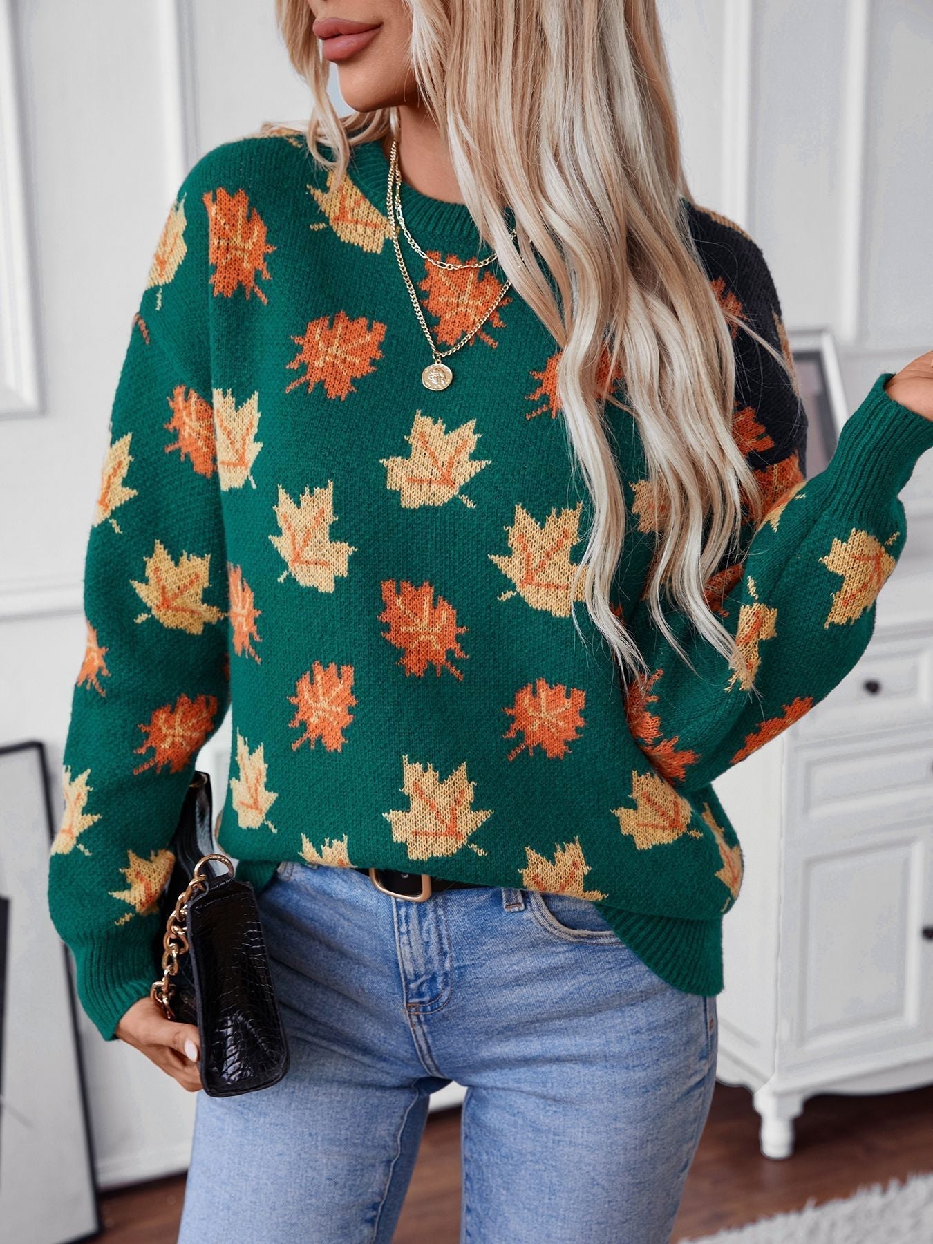 JO | Modern and fashionable winter sweater