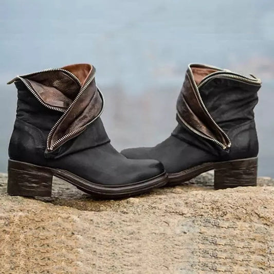 JO | Elegant, fold-over ankle boots with zipper