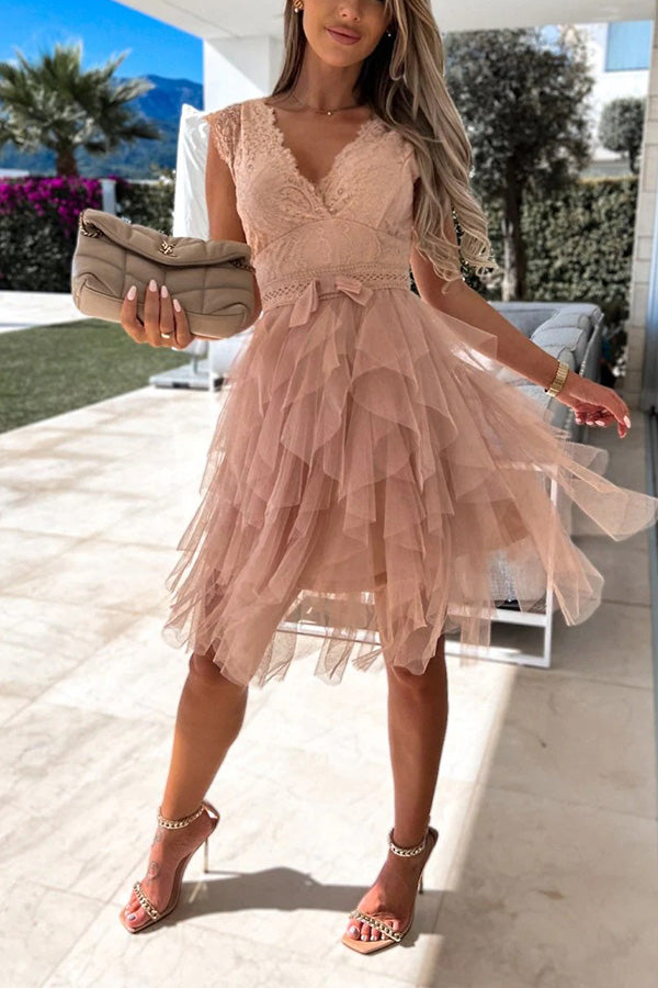 JO | V-neckline Sleeveless lace midi dress