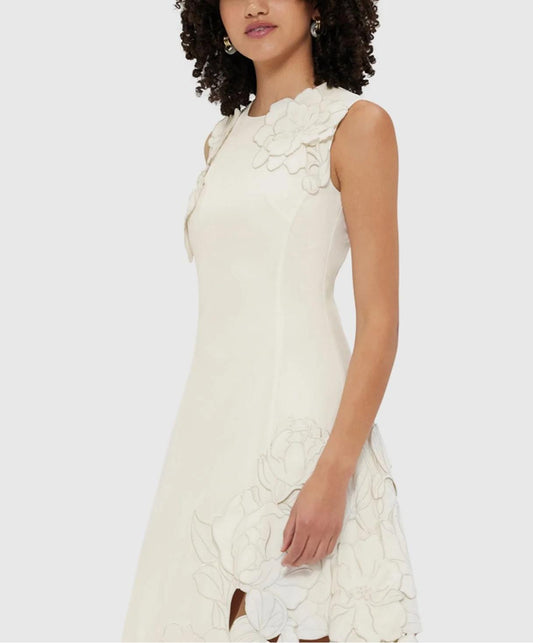JO | Sleeveless midi dress with sophisticated trims and trendy design