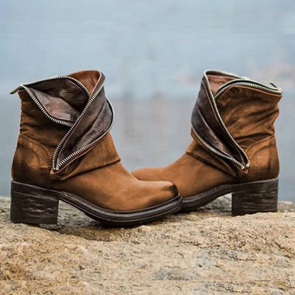 JO | Elegant, fold-over ankle boots with zipper