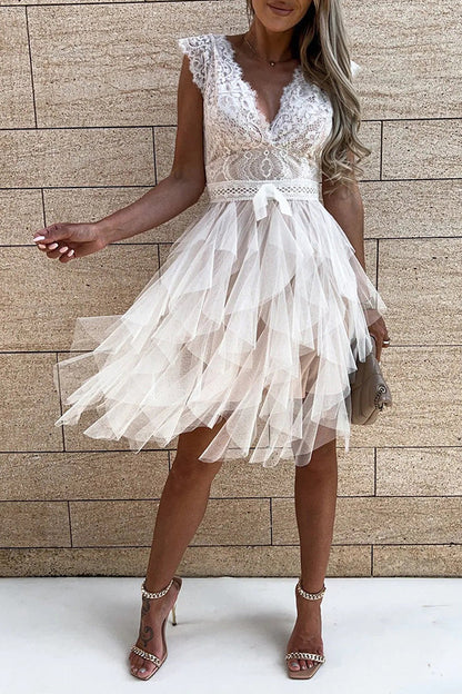 JO | V-neckline Sleeveless lace midi dress