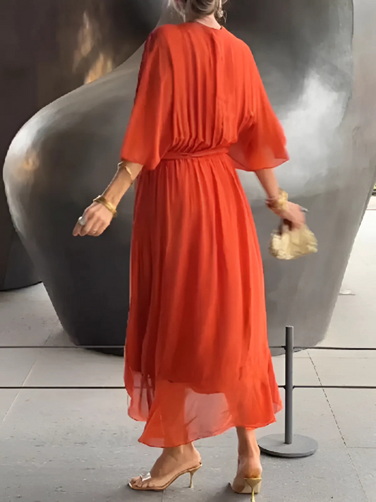 JO | Timeless midi dress in a wrap look