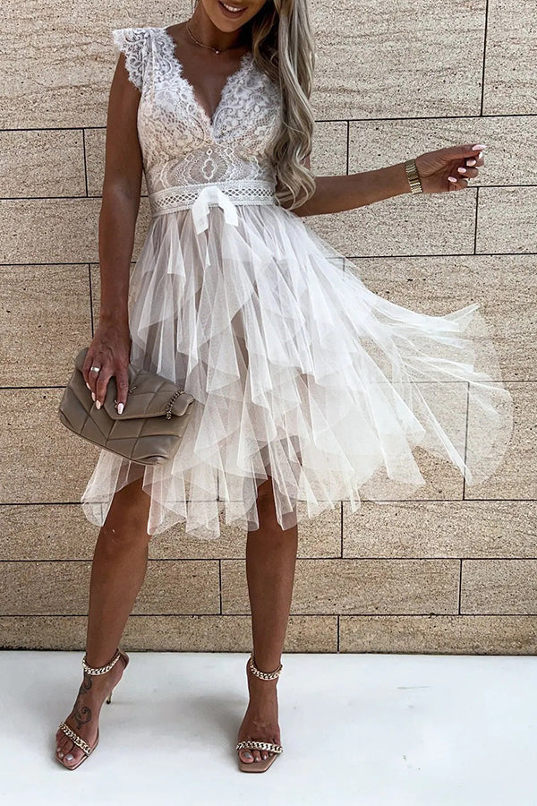 JO | V-neckline Sleeveless lace midi dress