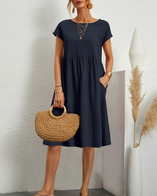 JO | Comfortable midi dress with a round neckline and pockets