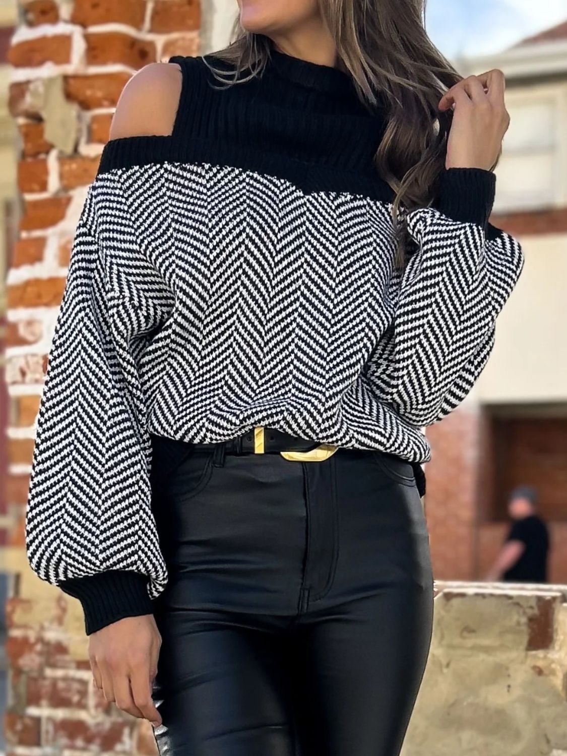 JO | Modern and versatile sweater