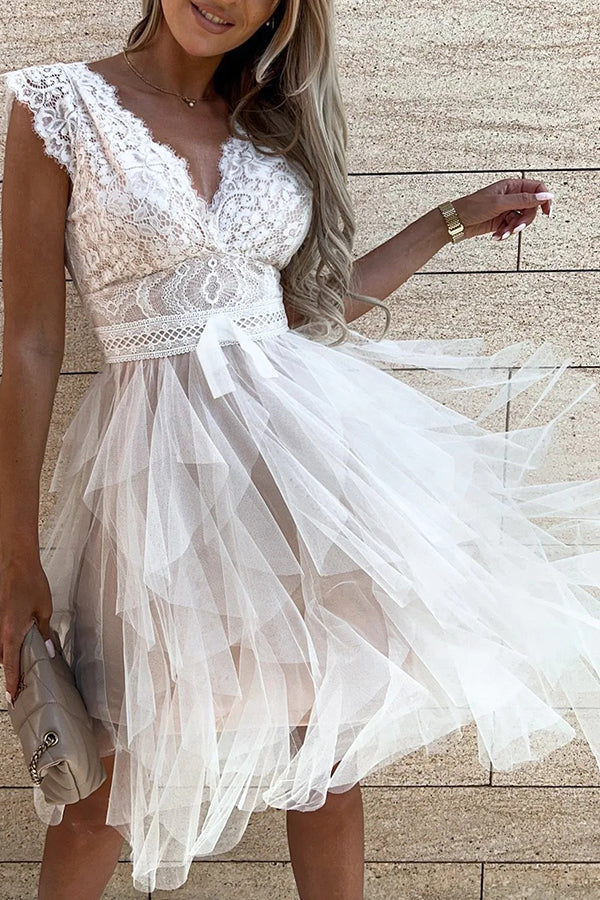 JO | V-neckline Sleeveless lace midi dress