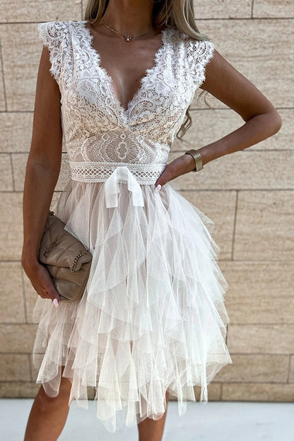 JO | V-neckline Sleeveless lace midi dress
