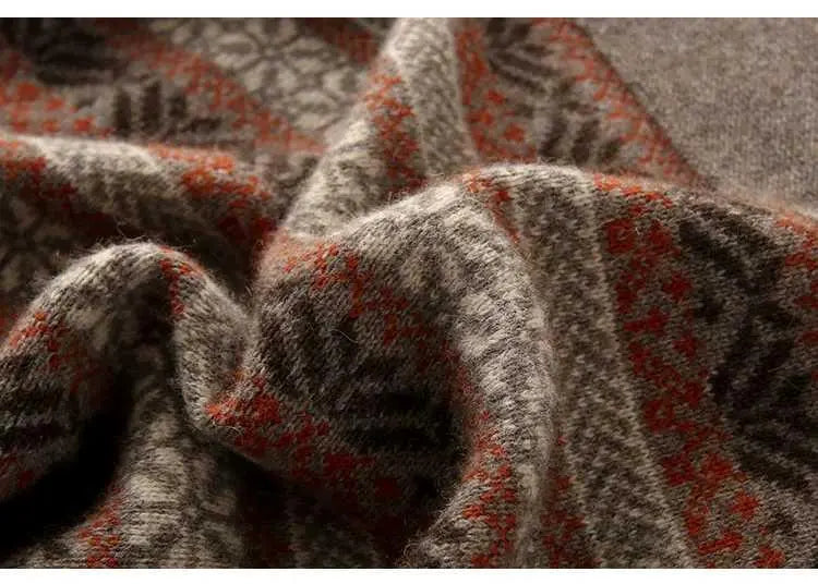 JO | Elegant sweater with vintage pattern