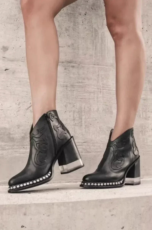 JO | Supportive and trendy boots