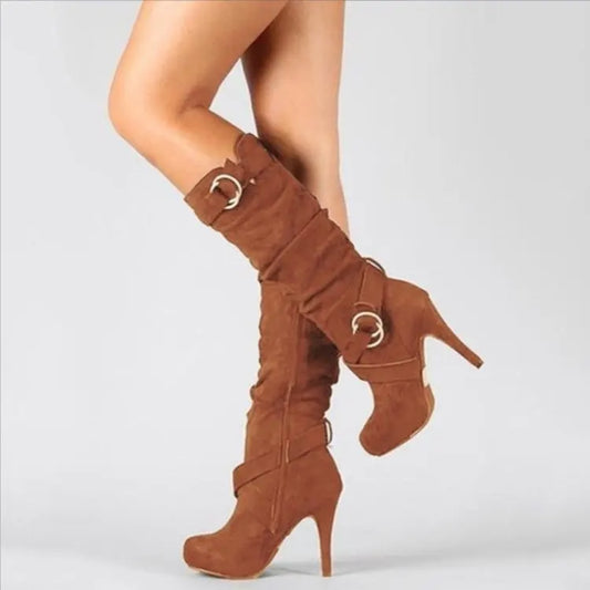 JO | Chic knee-high boots with buckle detail
